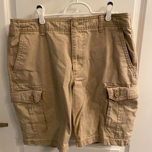 Men’s Old Navy cargo shorts